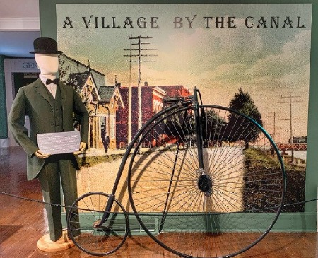 photo of a statue with an old bicycle